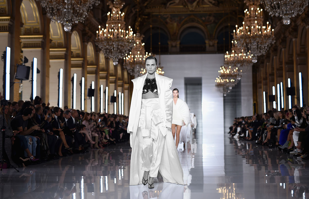 Balmain : Runway - Paris Fashion Week Womenswear Spring/Summer11 2019