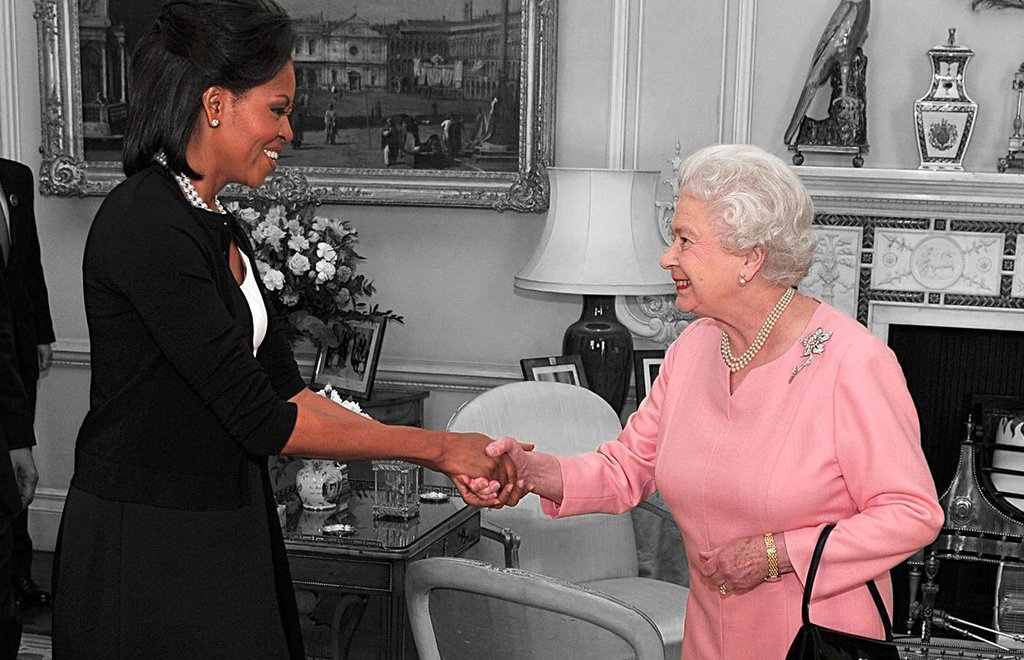 Michelle-Obama-Queen-Elizabeth-Isabel-II-Meghan-Markle-Protocolo-Basura