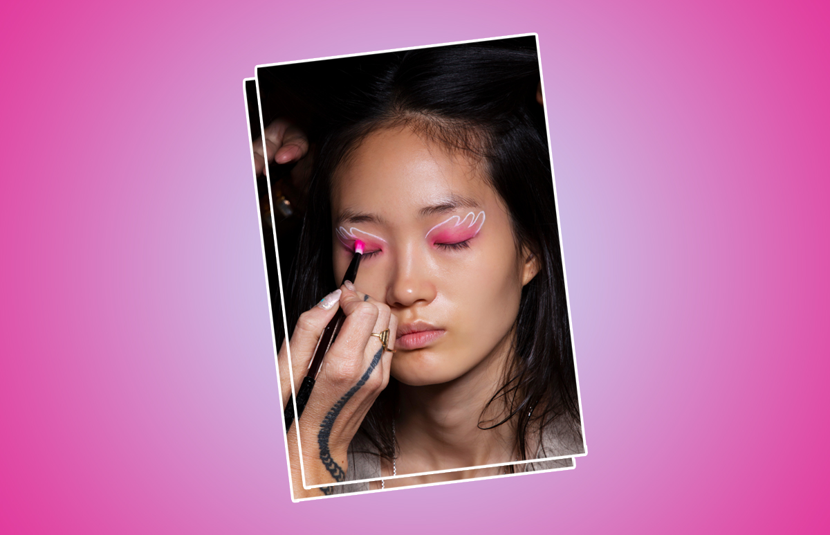 ANNASUIs20-sombras-pliegues-aplicar-eyeshadow-paleta-maquillaje-brochas-primer.jpg