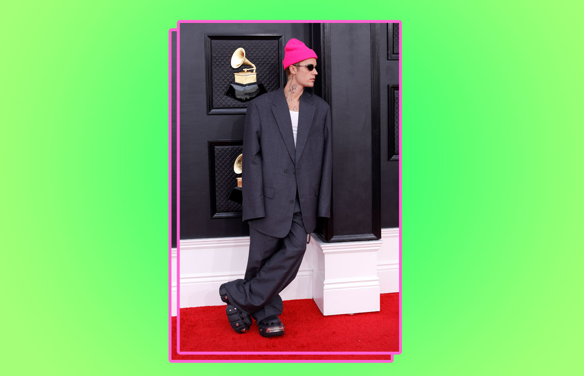 justin bieber crocs grammy traje balenciaga