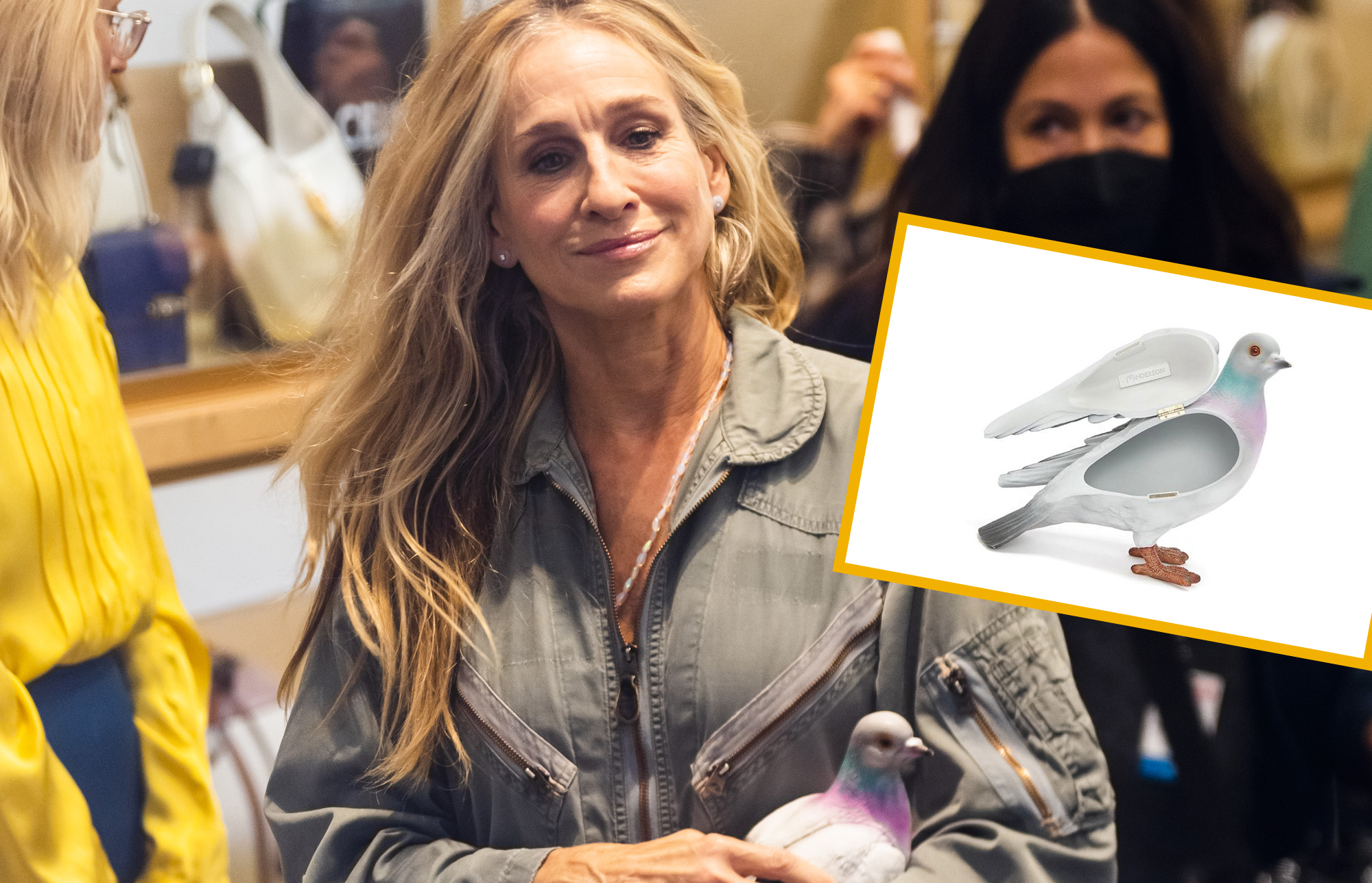 Carrie Bradshaw con la bolsa de paloma de JW Anderson