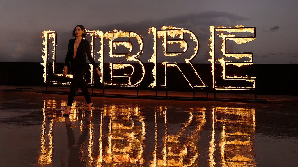 Copia de Copia de ysl_dmi_fraw_libre_le-parfum-22_behind-the-scene_dua-front-of-libre-in-flames_landscape_1920x1080px_rgb.jpg