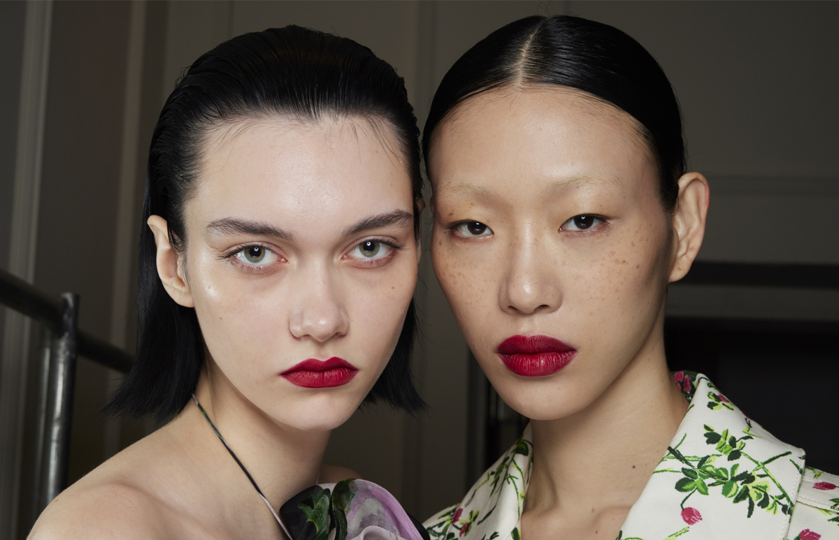 CAROLINA HERRERA-BELLEZA-MAQUILLAJE-ILUMINADOR-MASCARA DE PESTAÑAS-LIPSTICK-LIPSTICK LIQUIDO.jpg