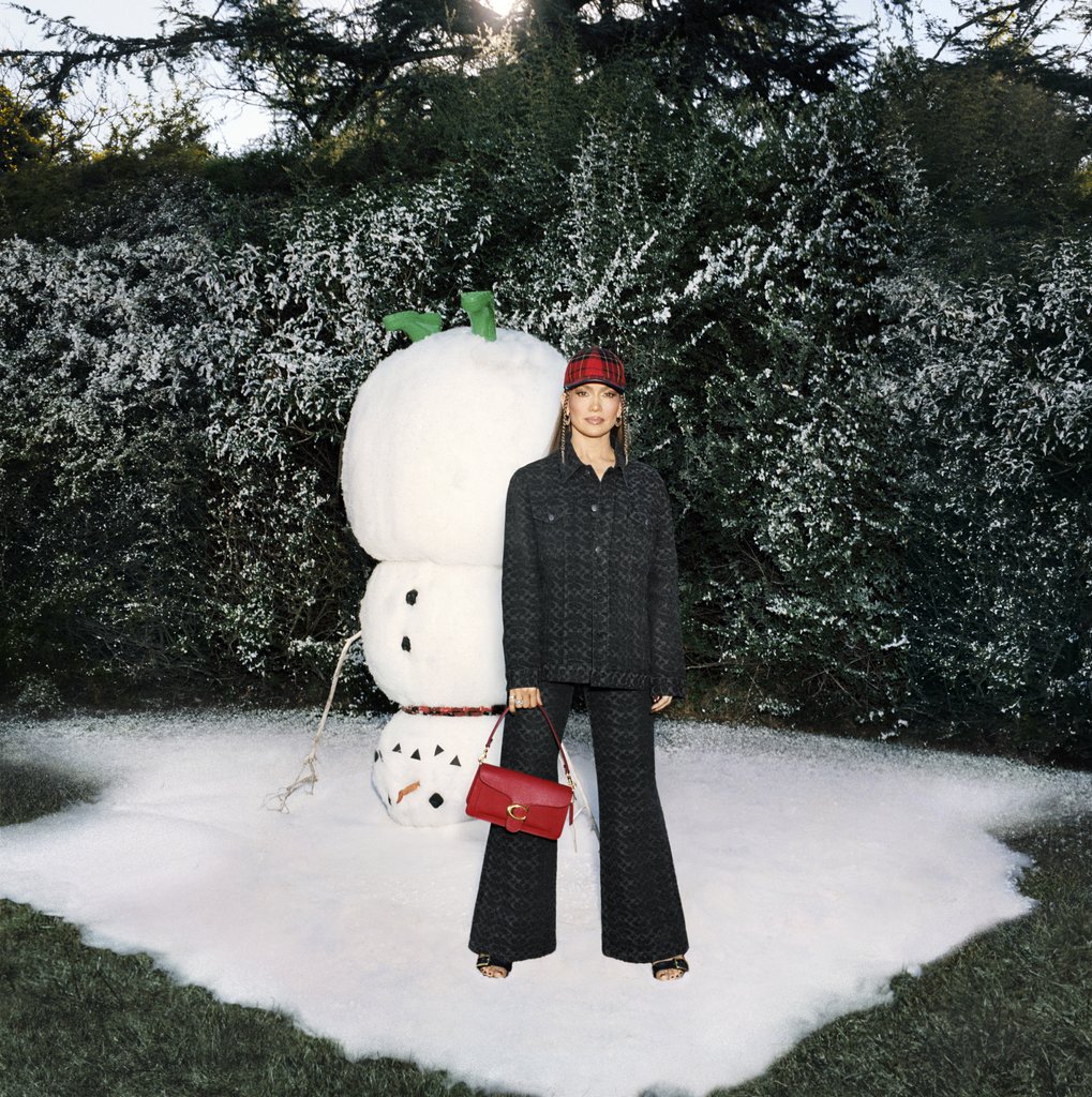 jennifer lopez navidad coach