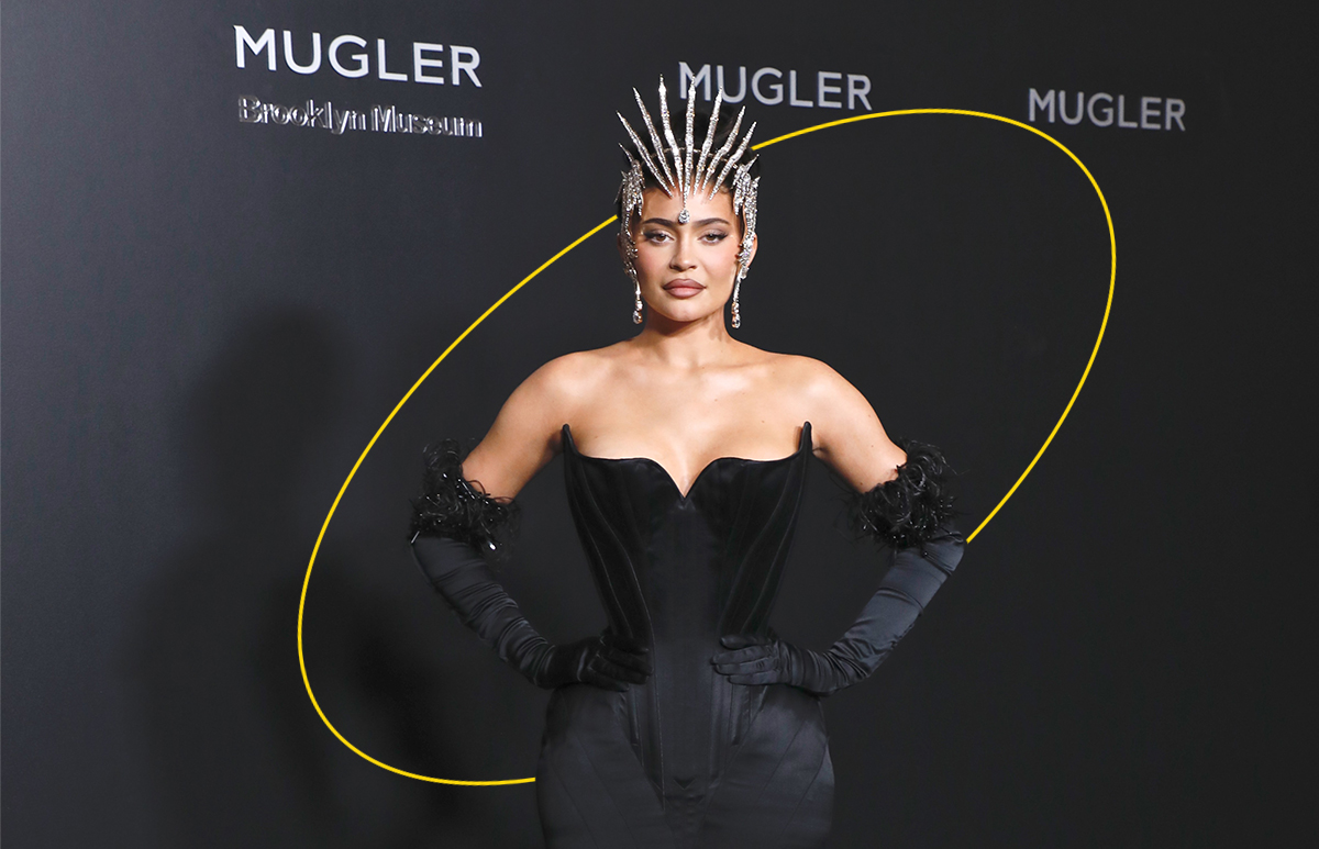 kylie-jenner-mugler-stormi.jpg
