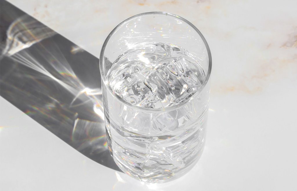 unsplash-agua-fria-tomar agua fria-hidratacion-cuerpo-digestion-inflama-inflamacion.jpg