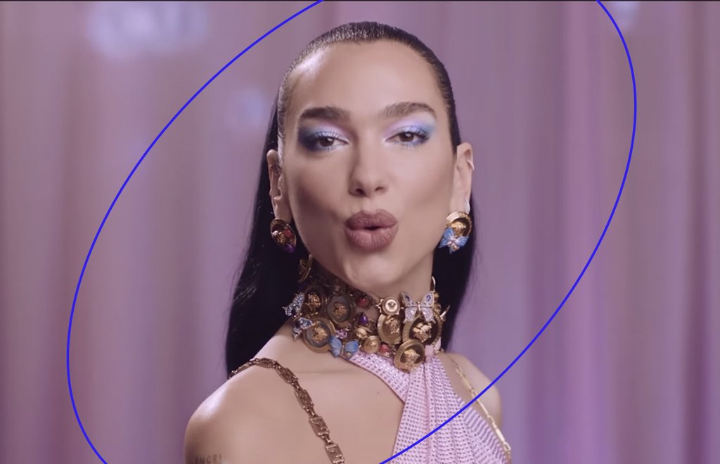 dua-lipa-canción-barbie-colección-versace.jpg