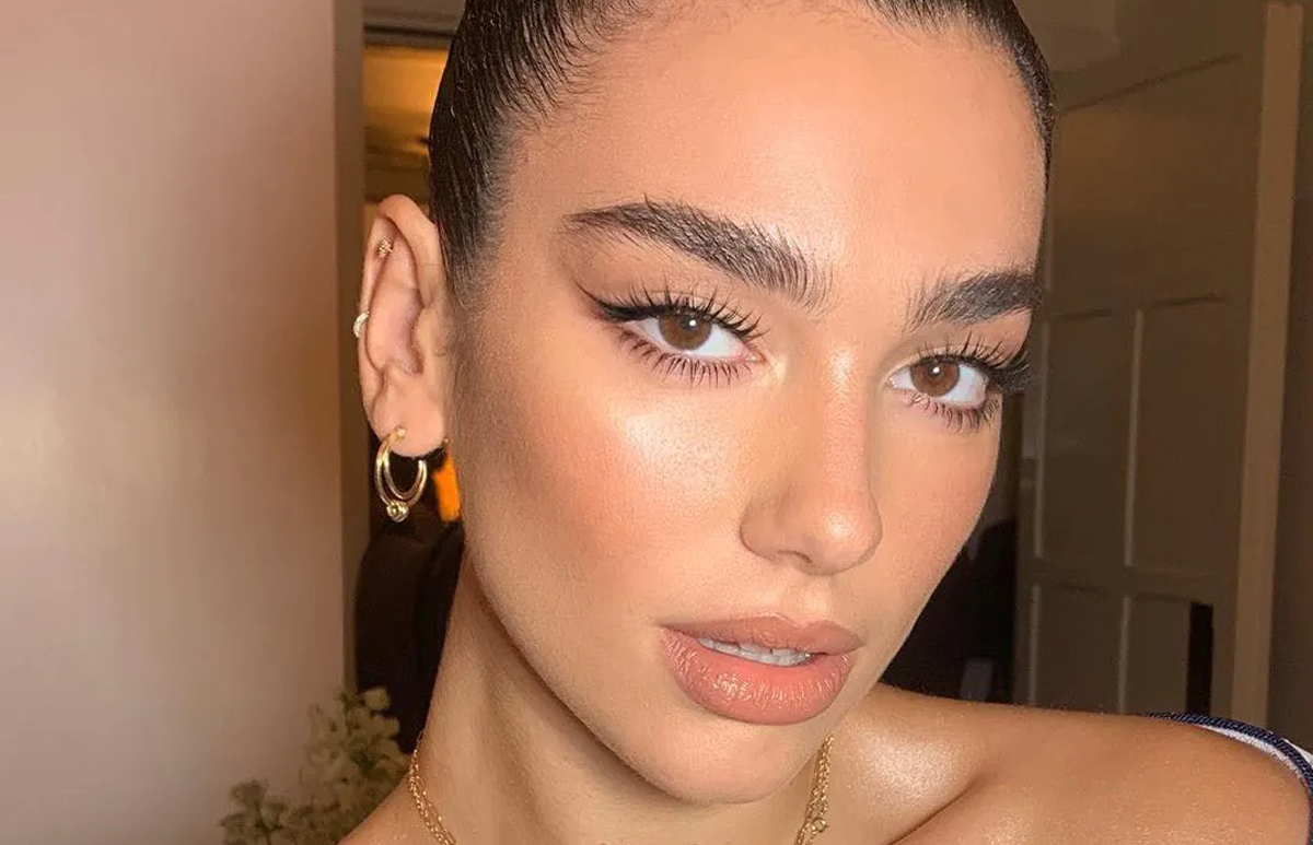 DUA LIPA-CEJAS-ENJABONADAS-JABON-CERA-SOAP BROWS-TENDENCIA-MAQUILLAJE.jpg