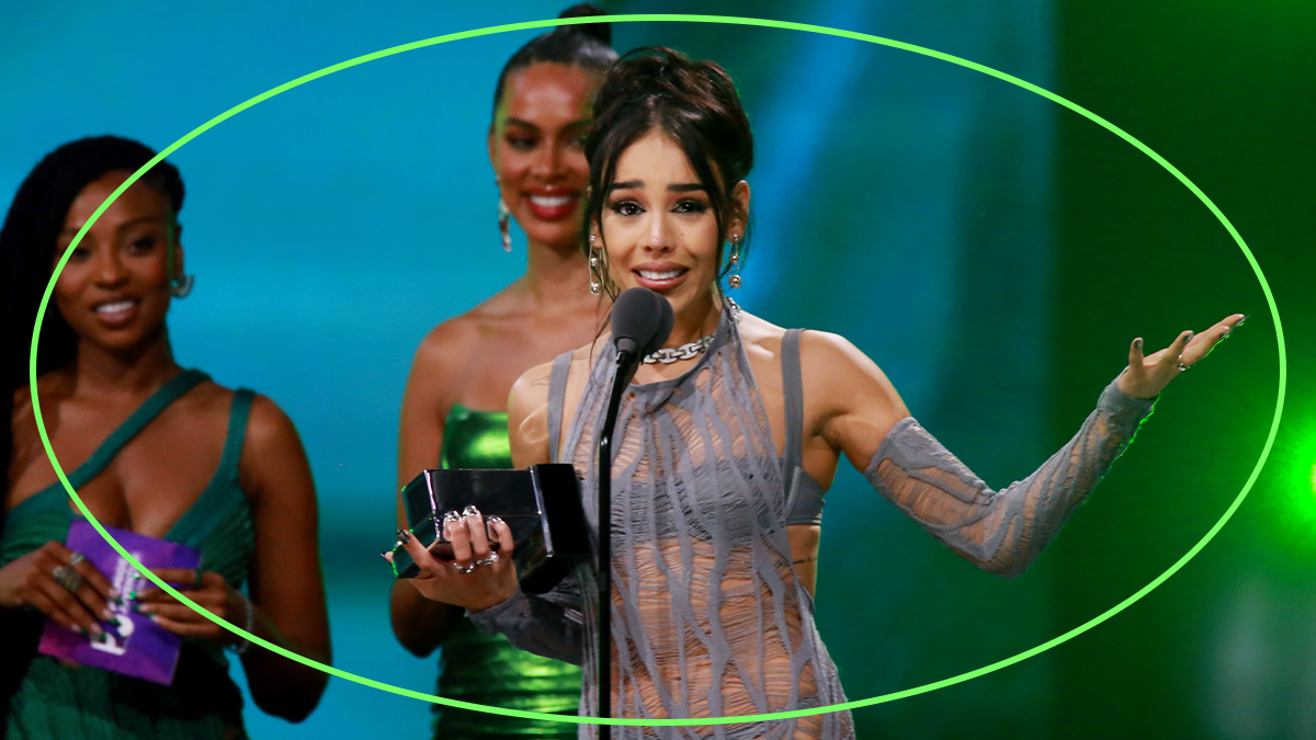 Danna Paola usa dos vestidos de red en los Premios Juventud.