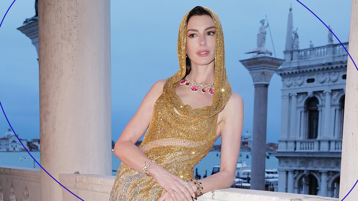 Anne Hathaway dce que la Gen Z es responsable de comeback en la moda.