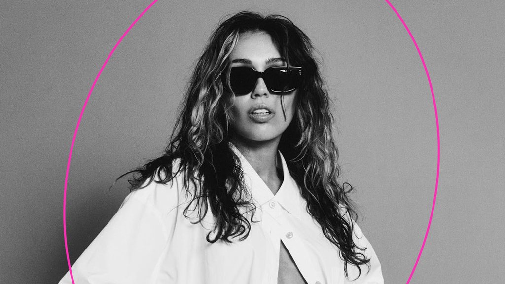 Miley Cyrus eligió estrenar "Used To Be Young" por tres importantes razones, dos de ellas tienen que ver con Liam Hemsworth.