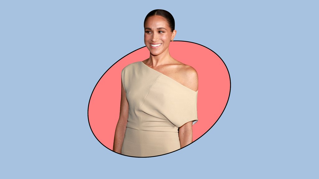 Meghan Markle regresa a la red carpet con un vestido beige.