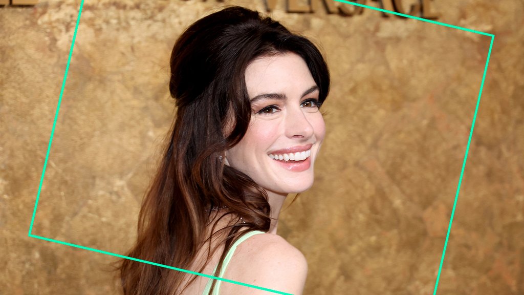 Anne Hathaway le pide a sus fans educadamente que esperen a tomarse fotos