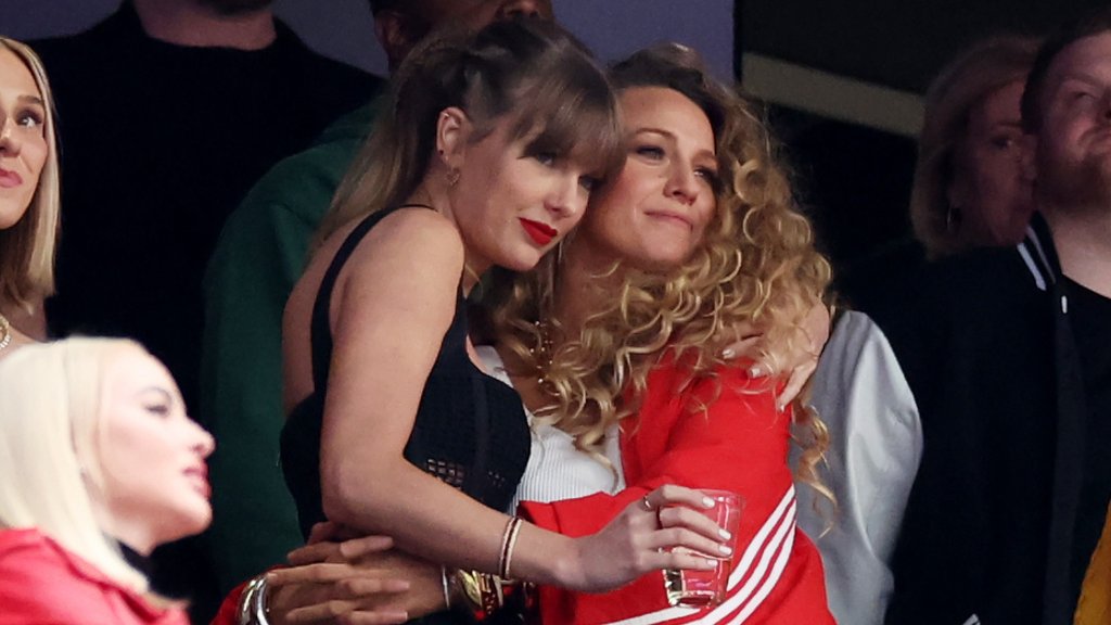 Blake Lively llevó 496,075k dólares en joyería Tiffany en su look del Super Bowl