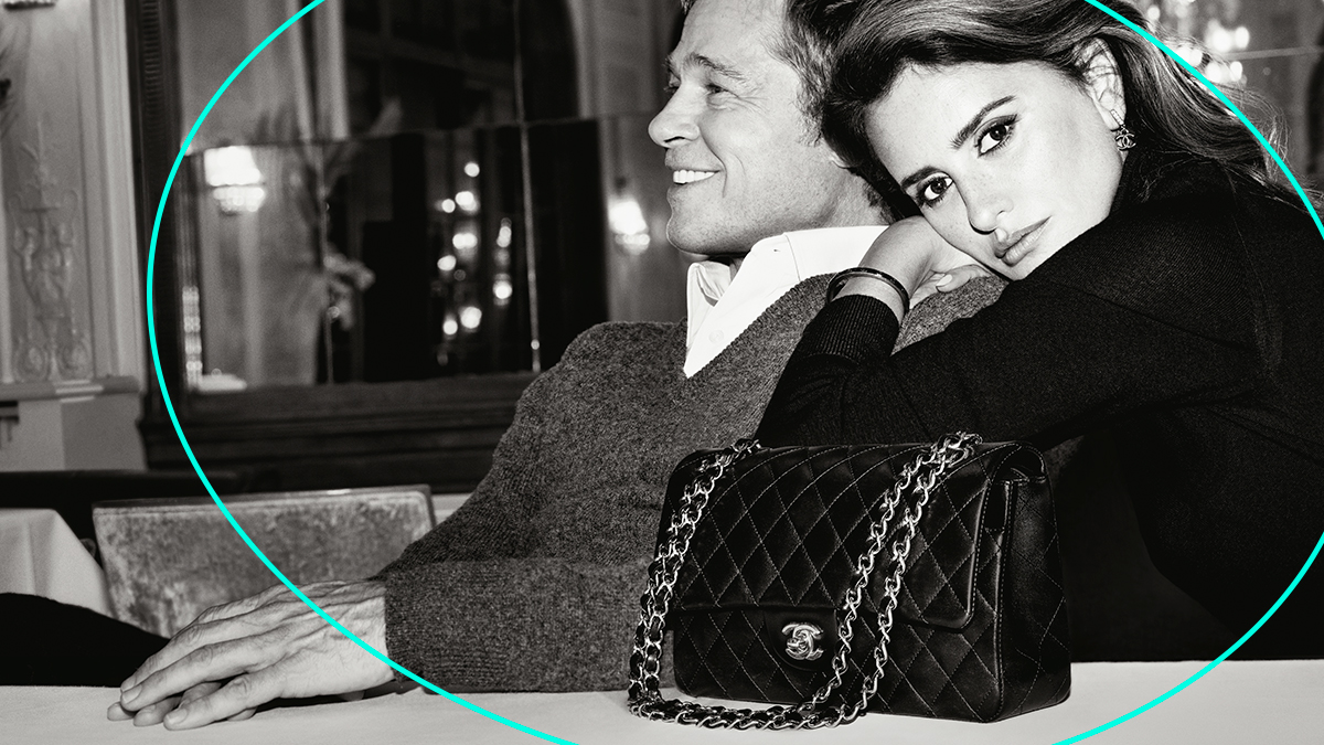 Chanel presenta su campaña de bolsos protagonizada por Brad Pitt y Penélope Cruz