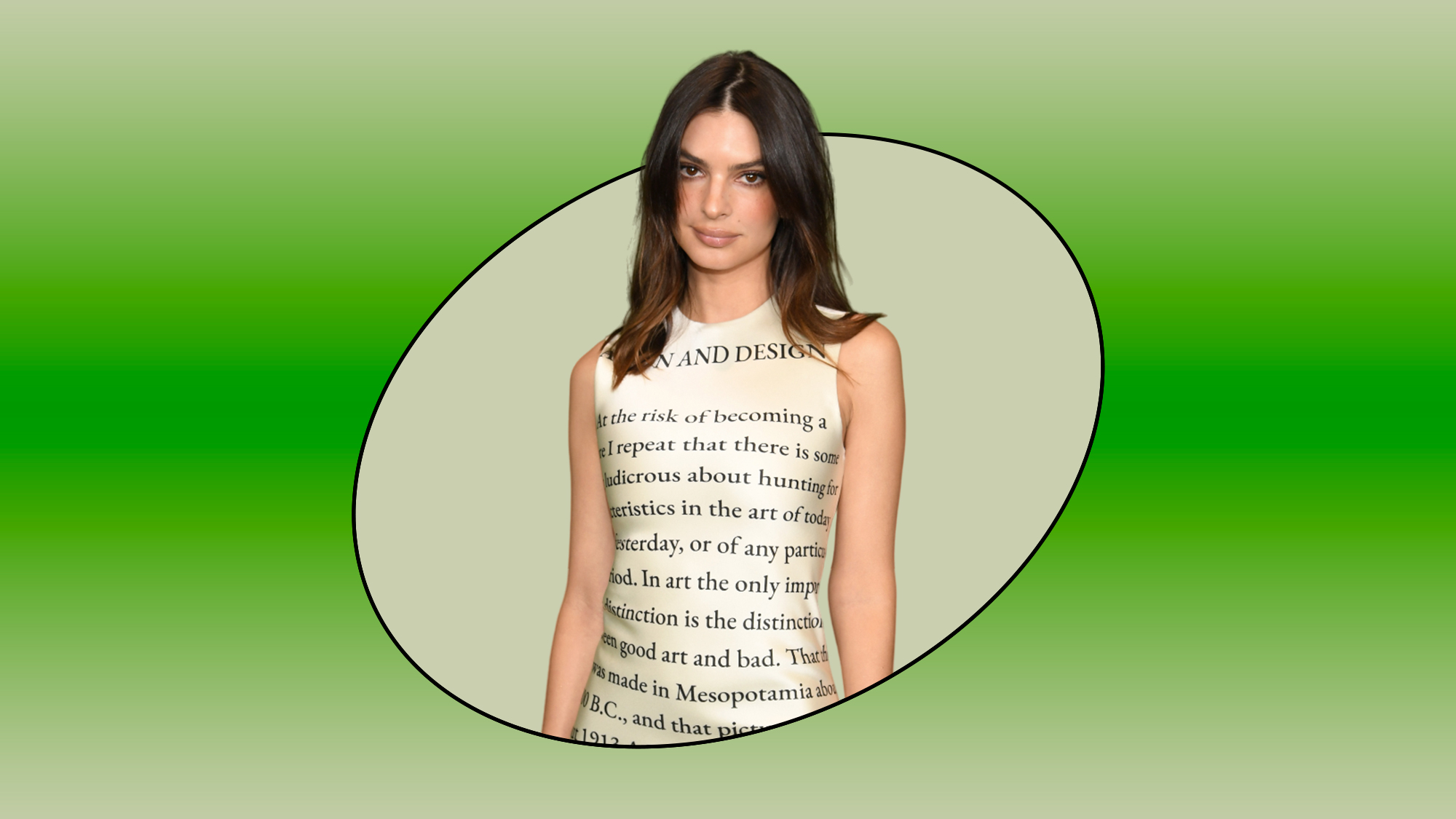 Emily Ratajkowski vestido filosófico