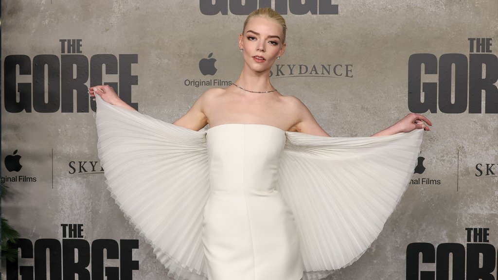 anya-taylor-joy-vestido-dior-copia-jeremy-scott-destacada.jpg