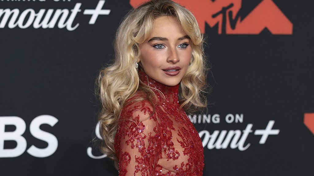 sabrina-carpenter-hombres-entrenamiento