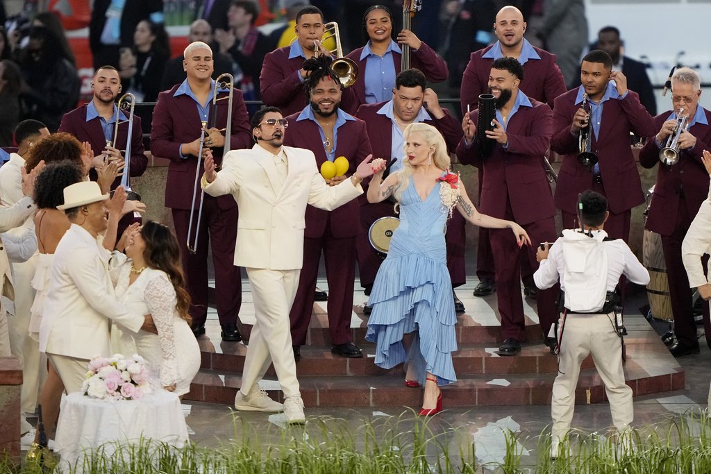 super bowl bad bunny marcas moda